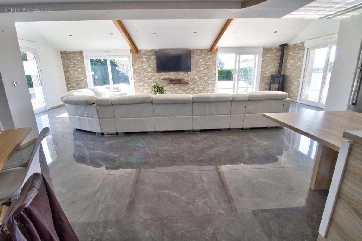 Maison à COMMENAILLES