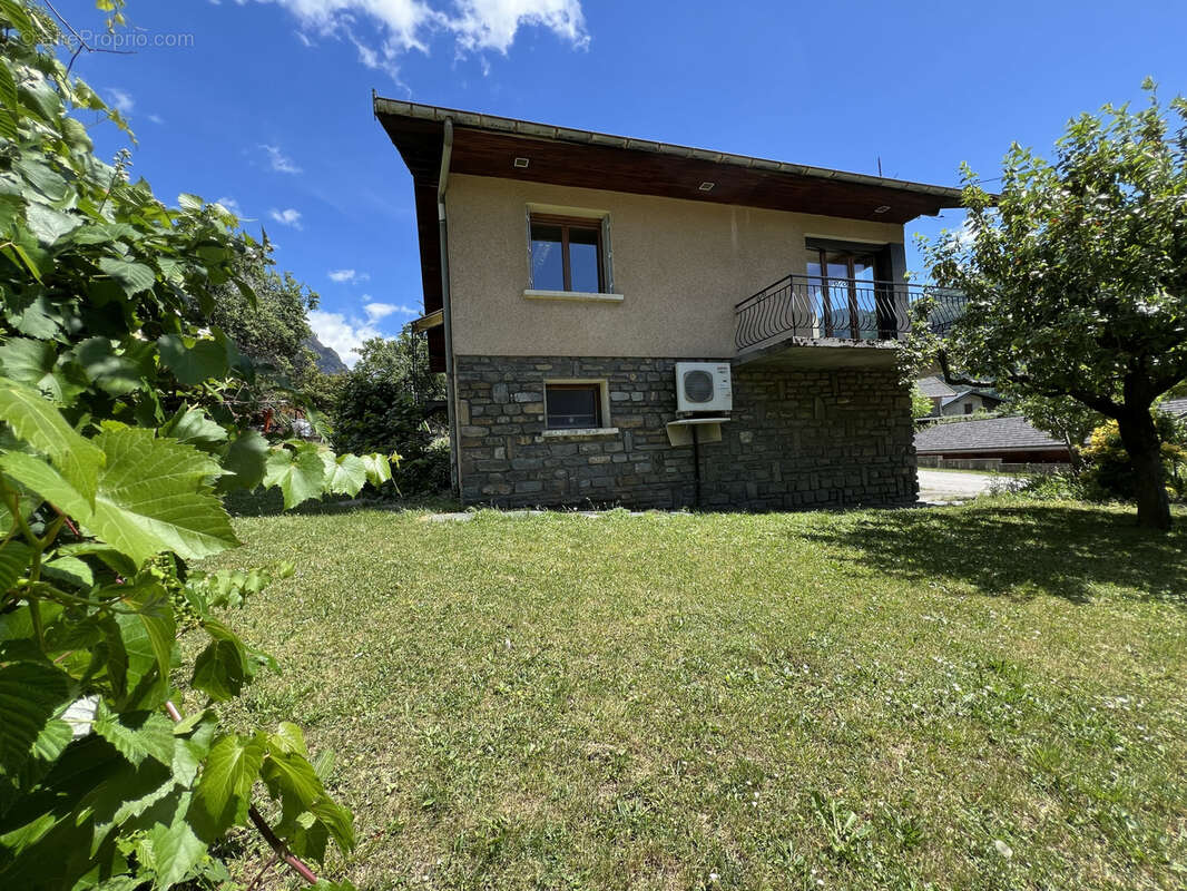 Maison à SAINT-JULIEN-MONT-DENIS