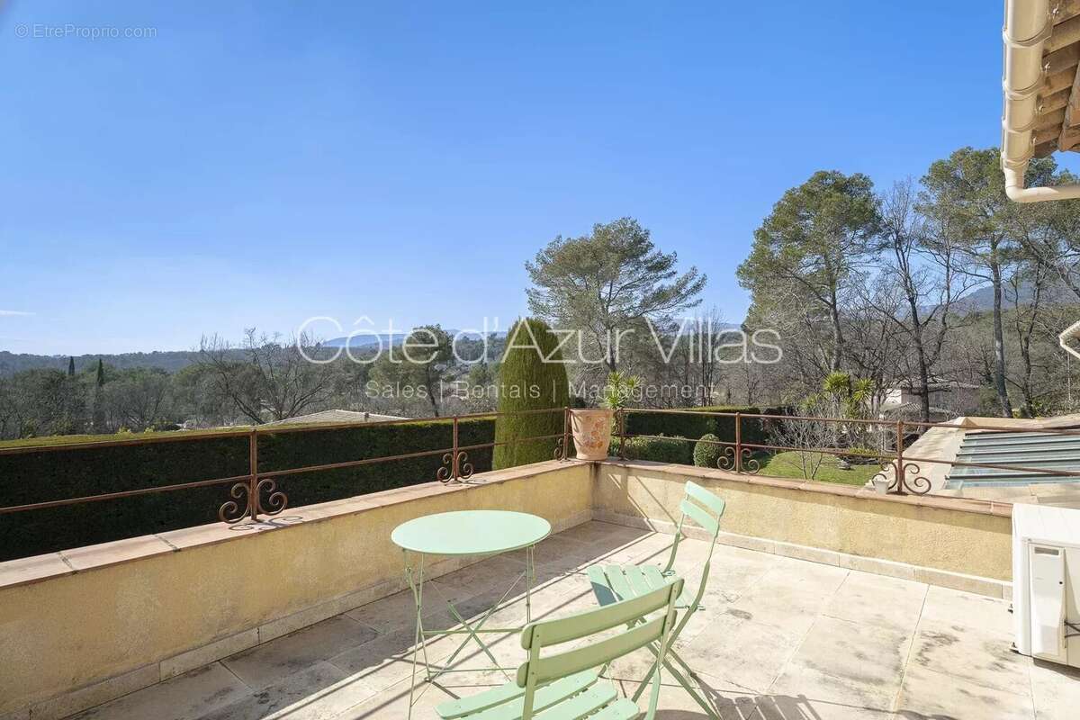 Maison à ROQUEFORT-LES-PINS