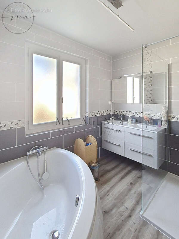 Maison familiale de 205 m2 - photo 9