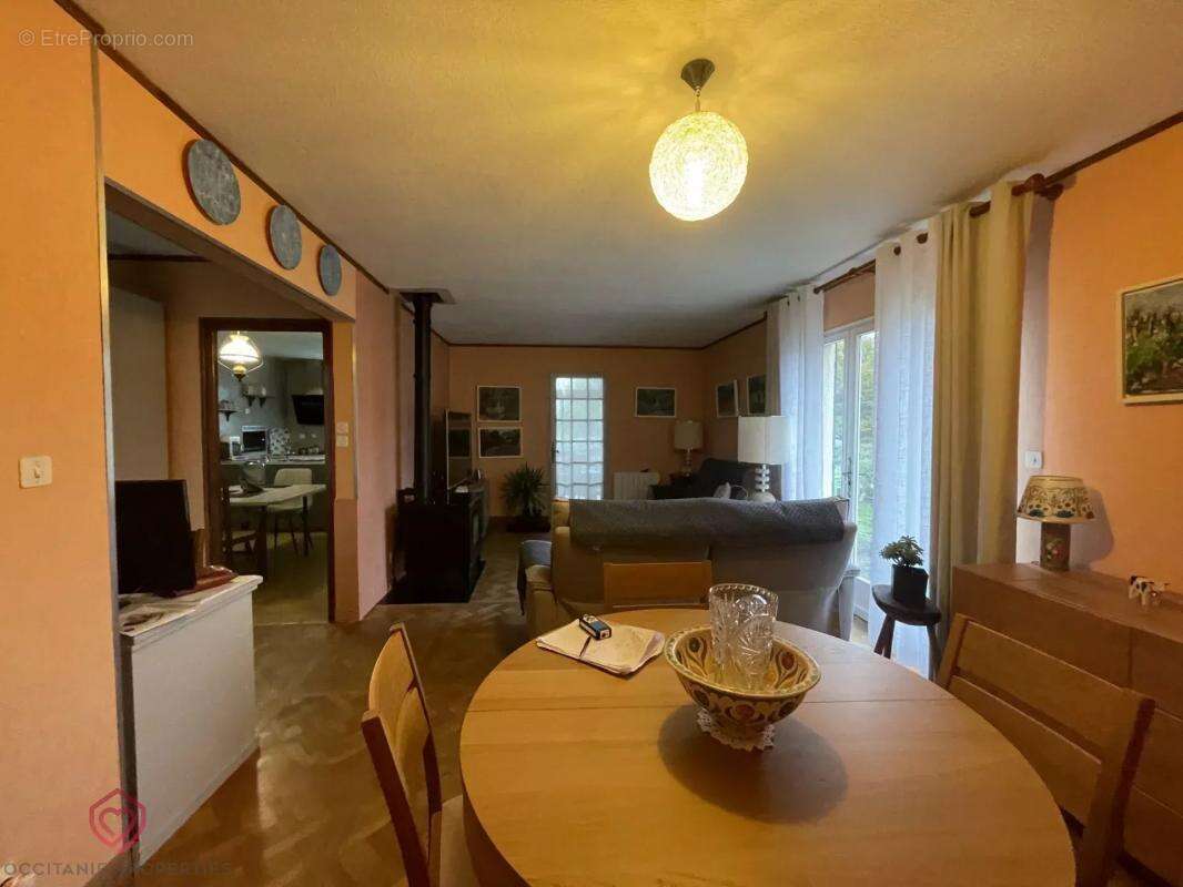 Maison à MONTBRUN-BOCAGE