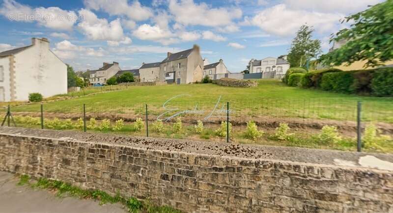 INVESTISSEURS!!! Centre-bourg d'Elliant - Immeuble 300m2 et parcelle de plus de 1000m2 divisible - photo 5