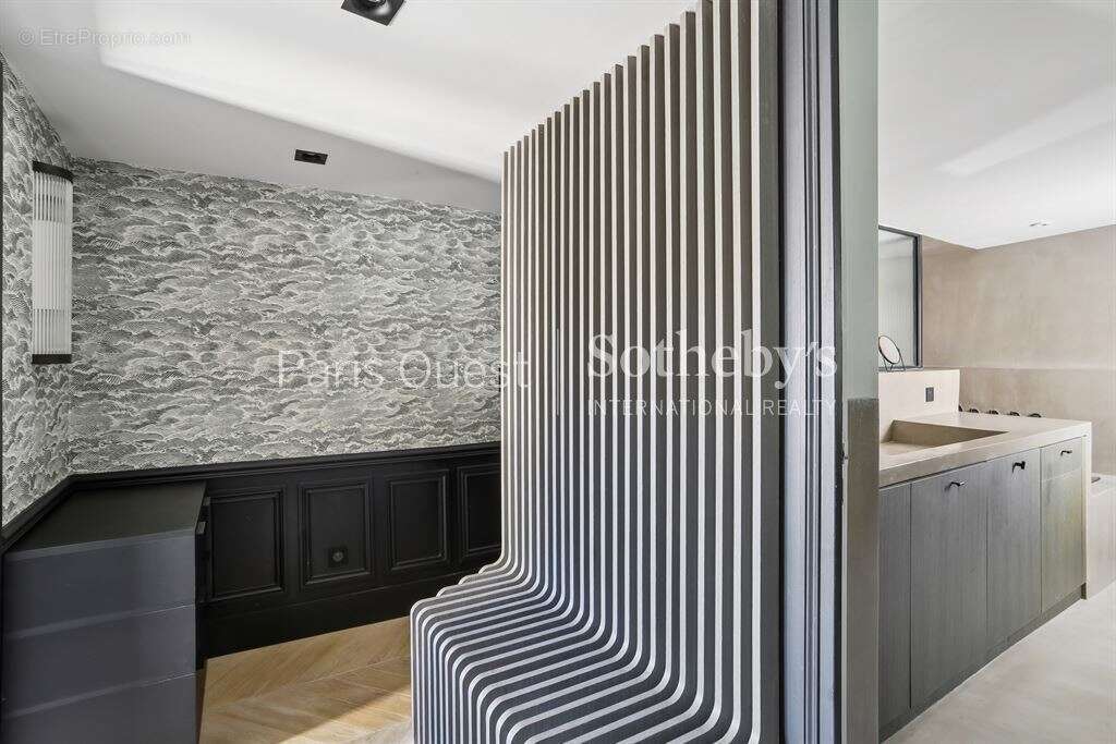 Appartement à PARIS-1E