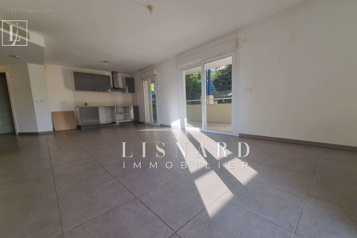 Appartement à VALLAURIS