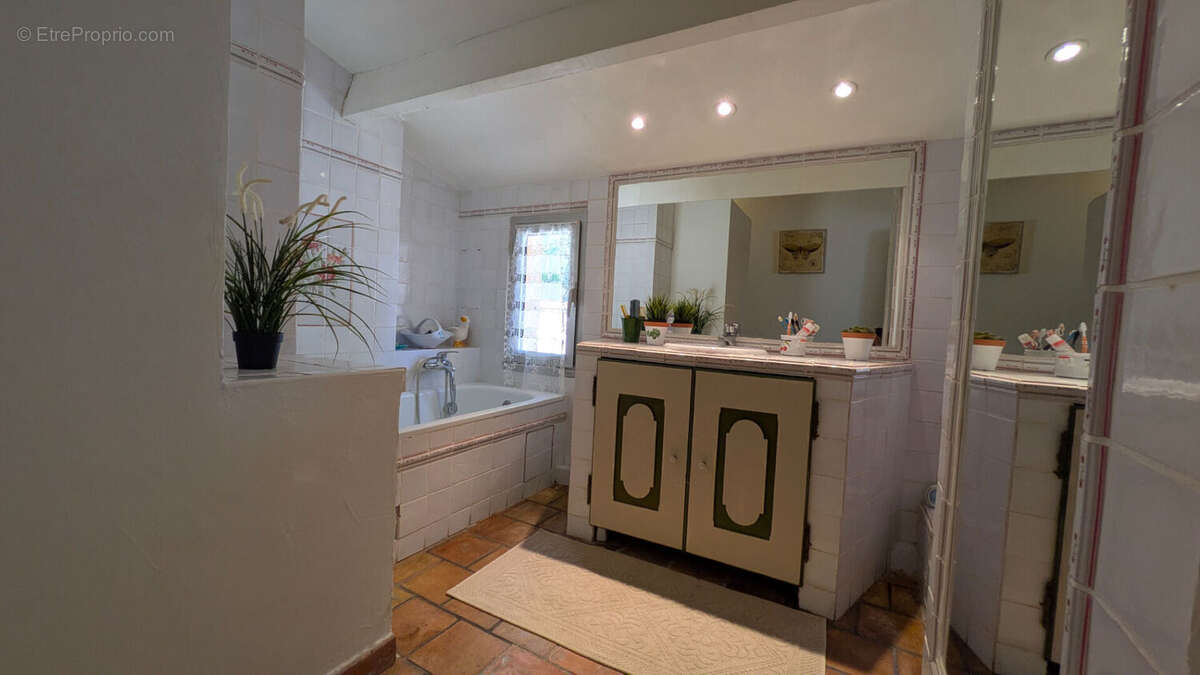 Maison à L&#039;ISLE-SUR-LA-SORGUE