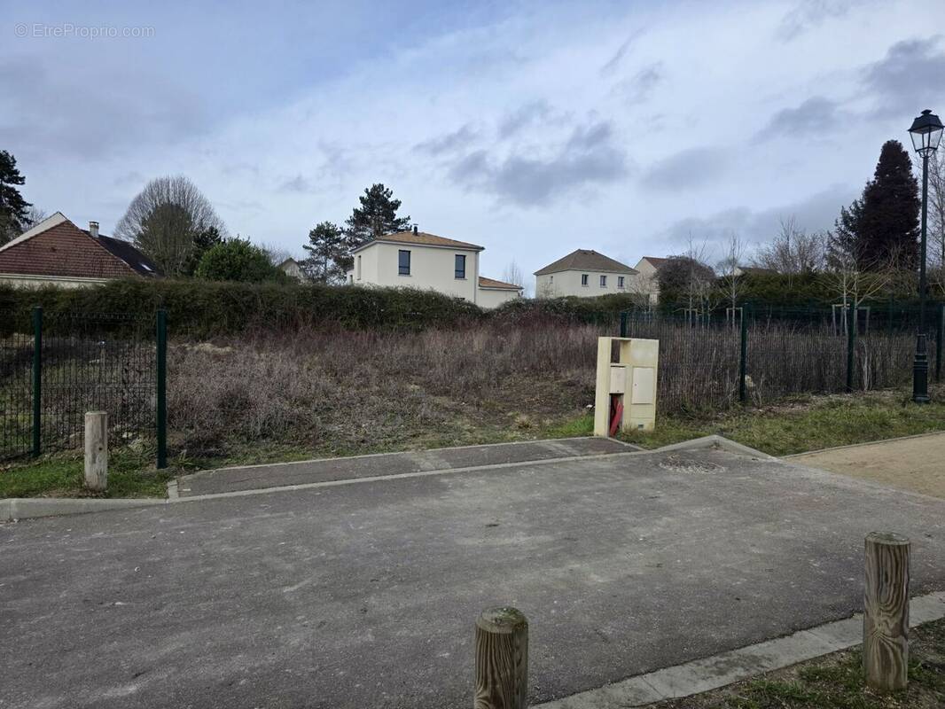 Terrain à VAUX-SUR-SEINE