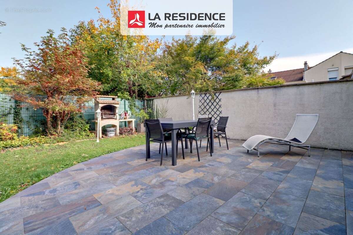 Maison à JOUY-LE-MOUTIER