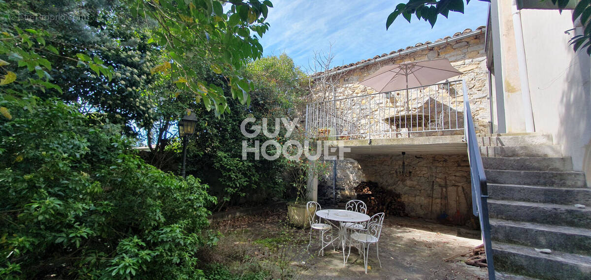 Maison à VILLENEUVE-DE-BERG