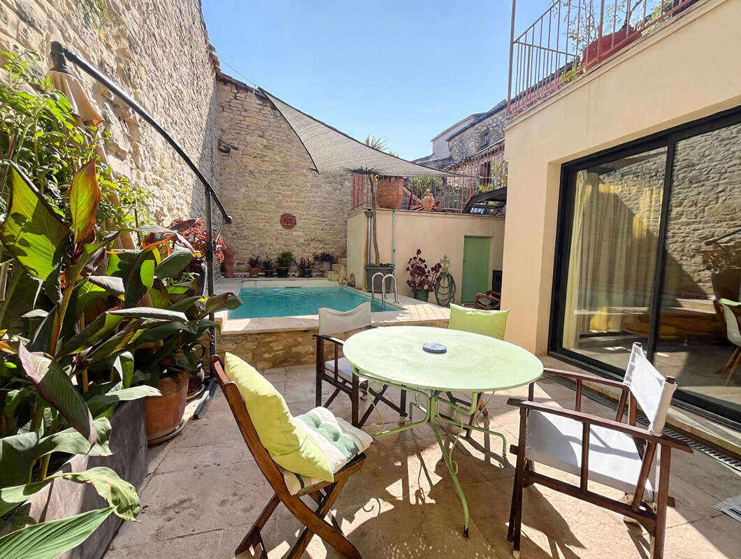 Calvisson ? Maison de caractère avec bassin romain au coeur du village - photo 4