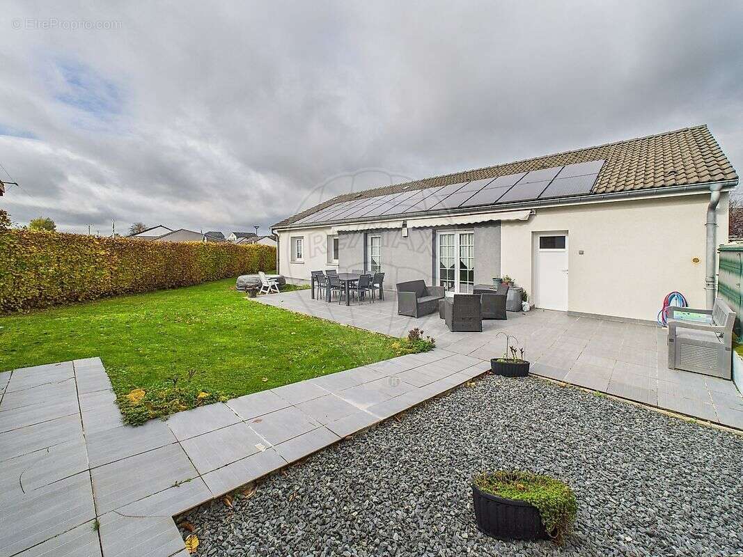 Maison à NEUFCHEF