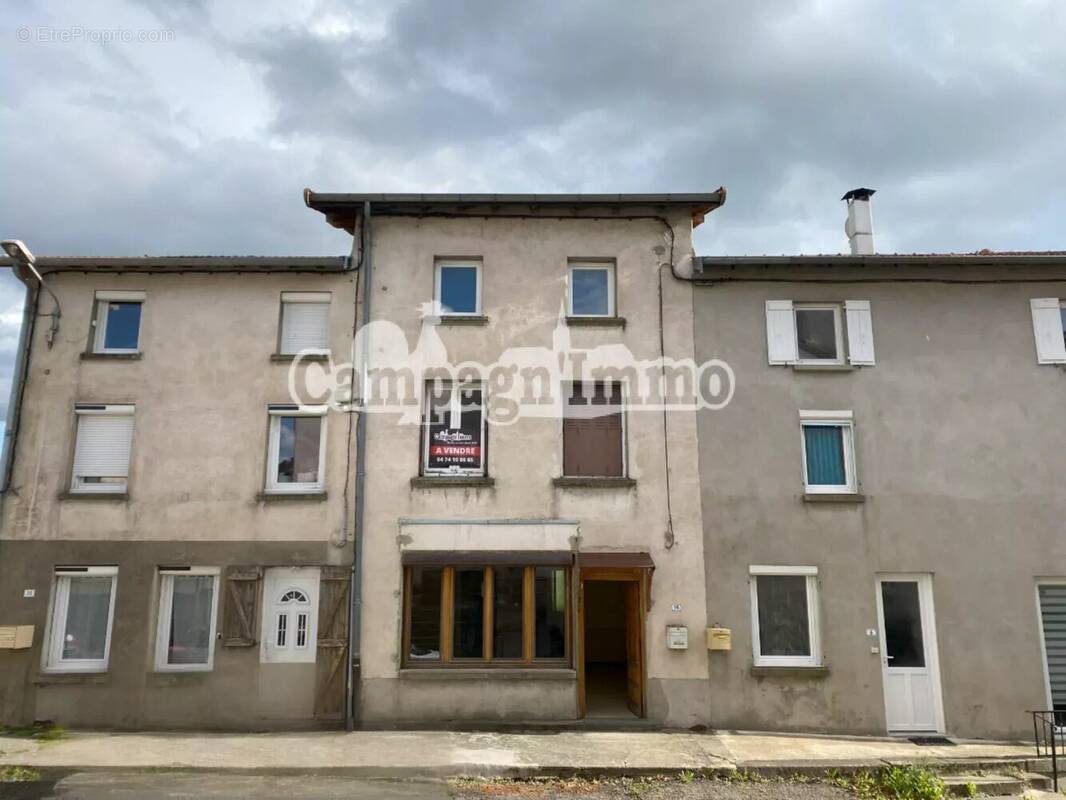 Maison à SAINT-CYR-DE-VALORGES