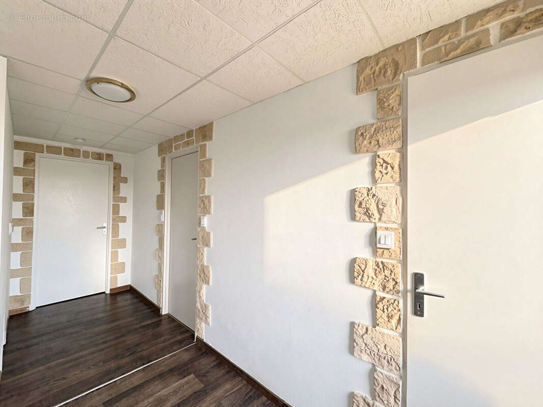 Appartement 2 pieces loue au corbusier - 86000 - photo 3