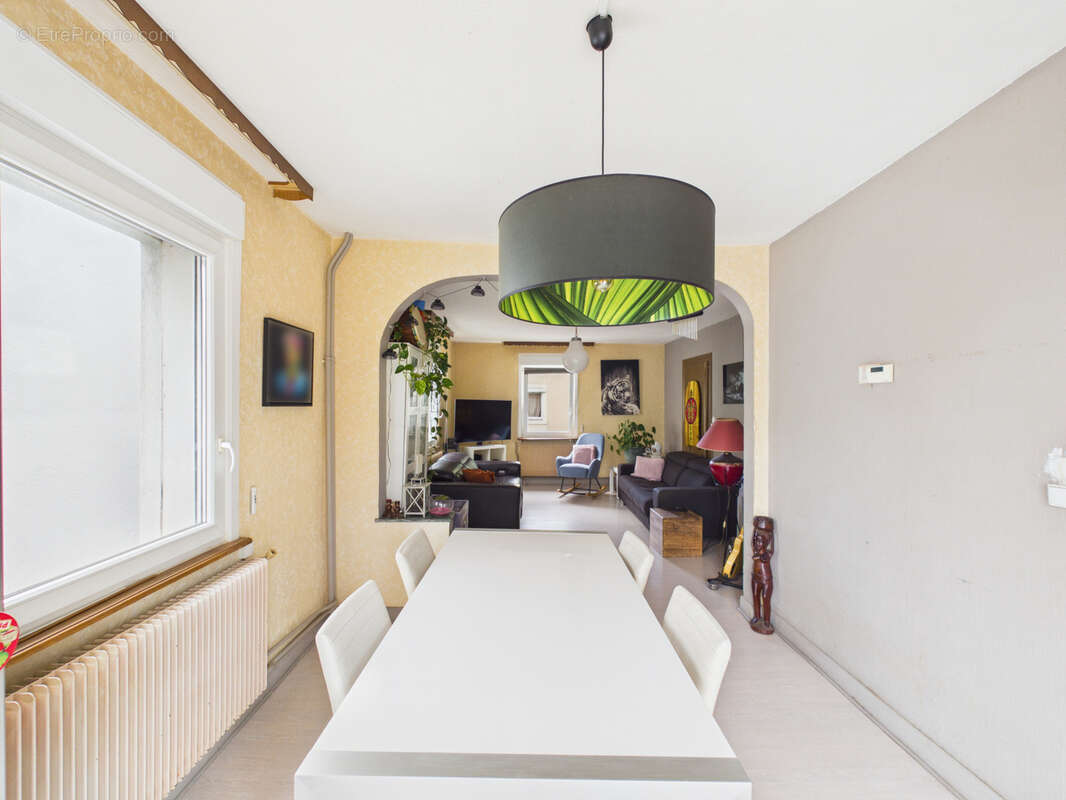 Maison de ville à rafraîchir avec jardin, cave et garage - photo 31