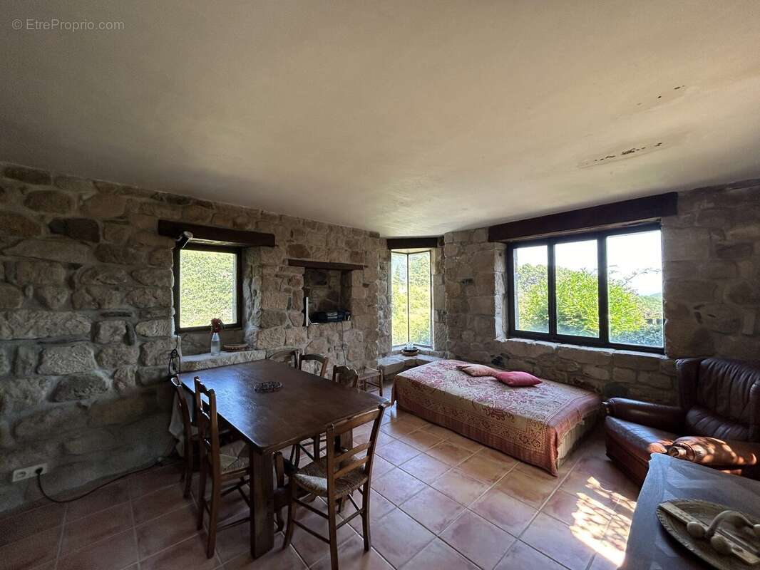 Maison 160 m² à Creysseilles  - photo 4