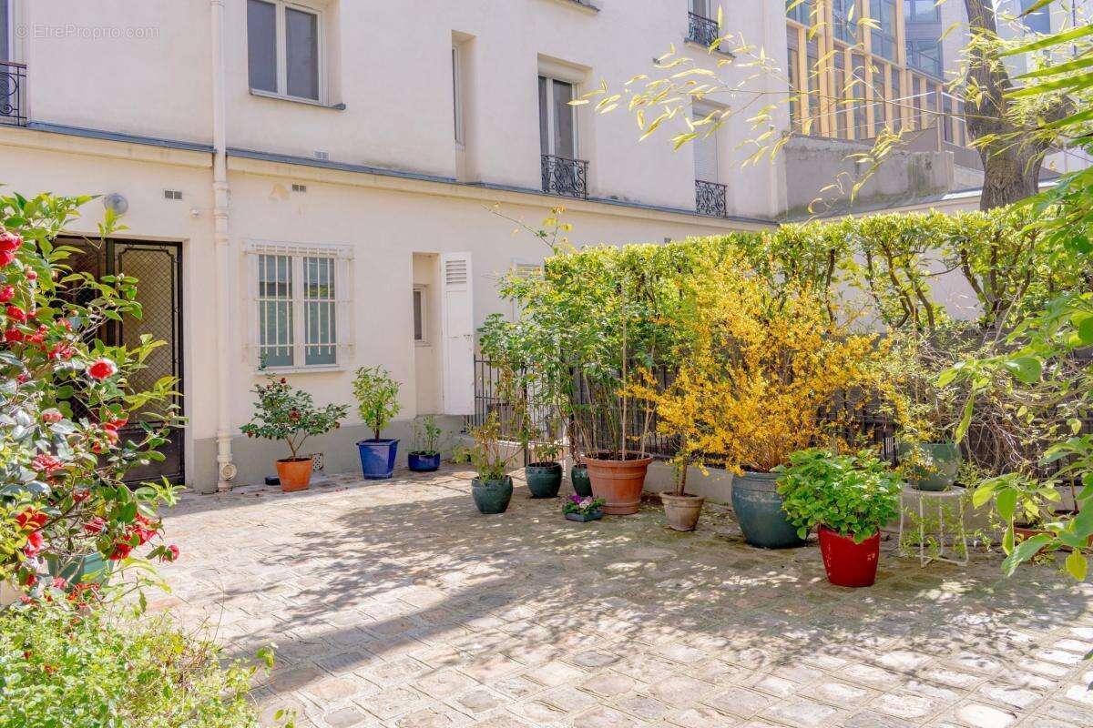 Appartement à PARIS-16E