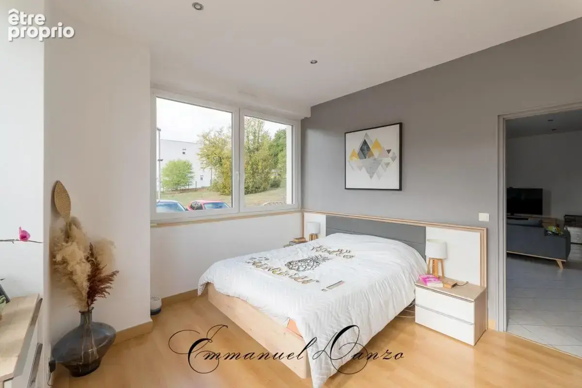 CHAMPIGNEULLES – Appartement 3 pièces rénové de 77 m² – Entrée indépendante – 2 stationnements privatifs - photo 8