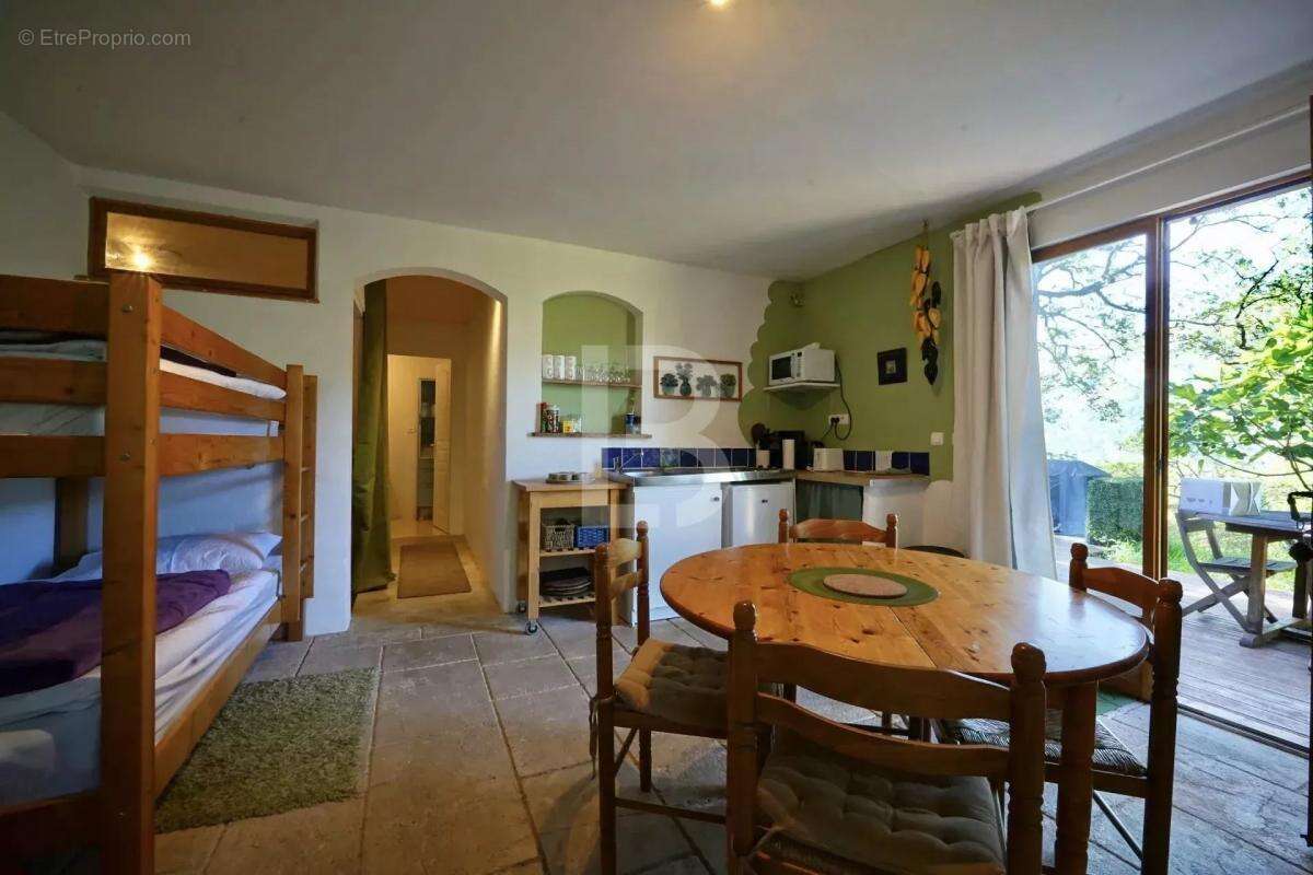 Maison à GREOLIERES