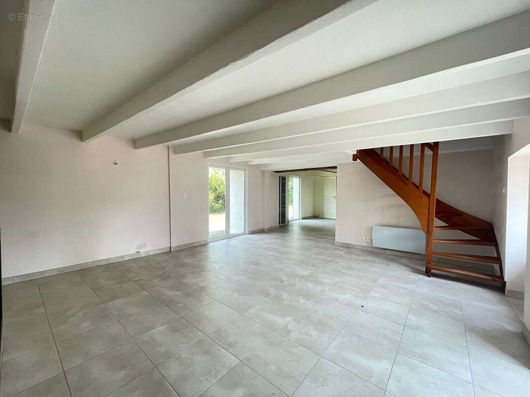 Maison à LA CHAPELLE-DES-MARAIS