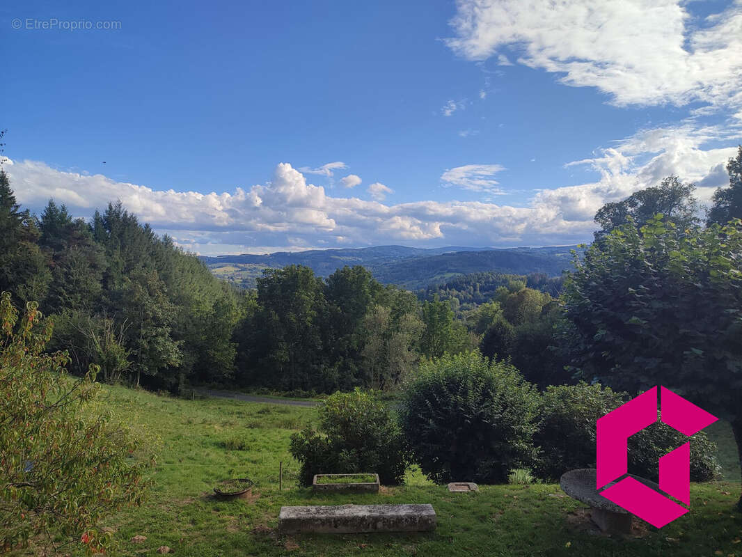 Maison à OLLIERGUES