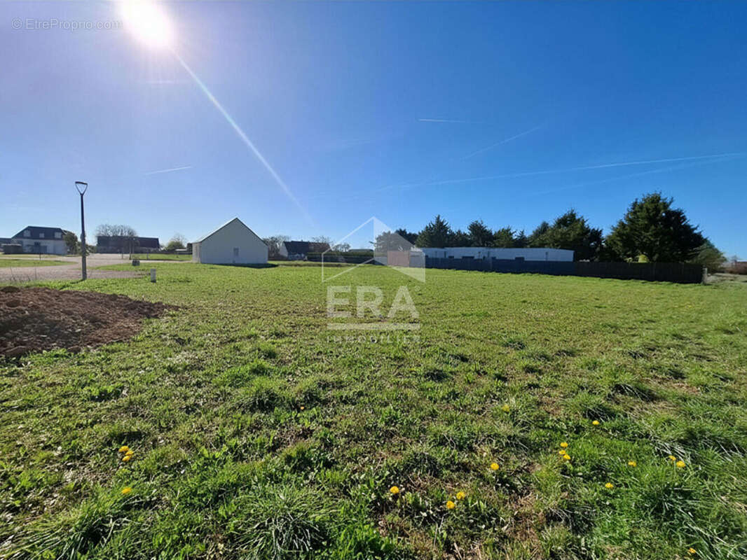 Terrain à LA CHAPELLE-VENDOMOISE