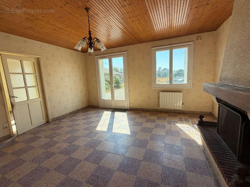 La chapelle achard 85150 avec vue imprenable adorable fermette 3 chambres a rafraichir avec grange - photo 4