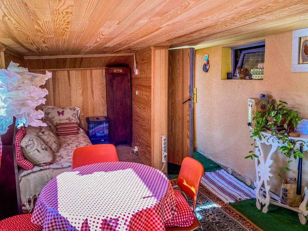 Appartement à PUYJOURDES