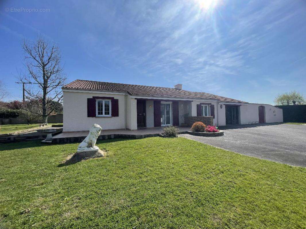 Maison à FROSSAY