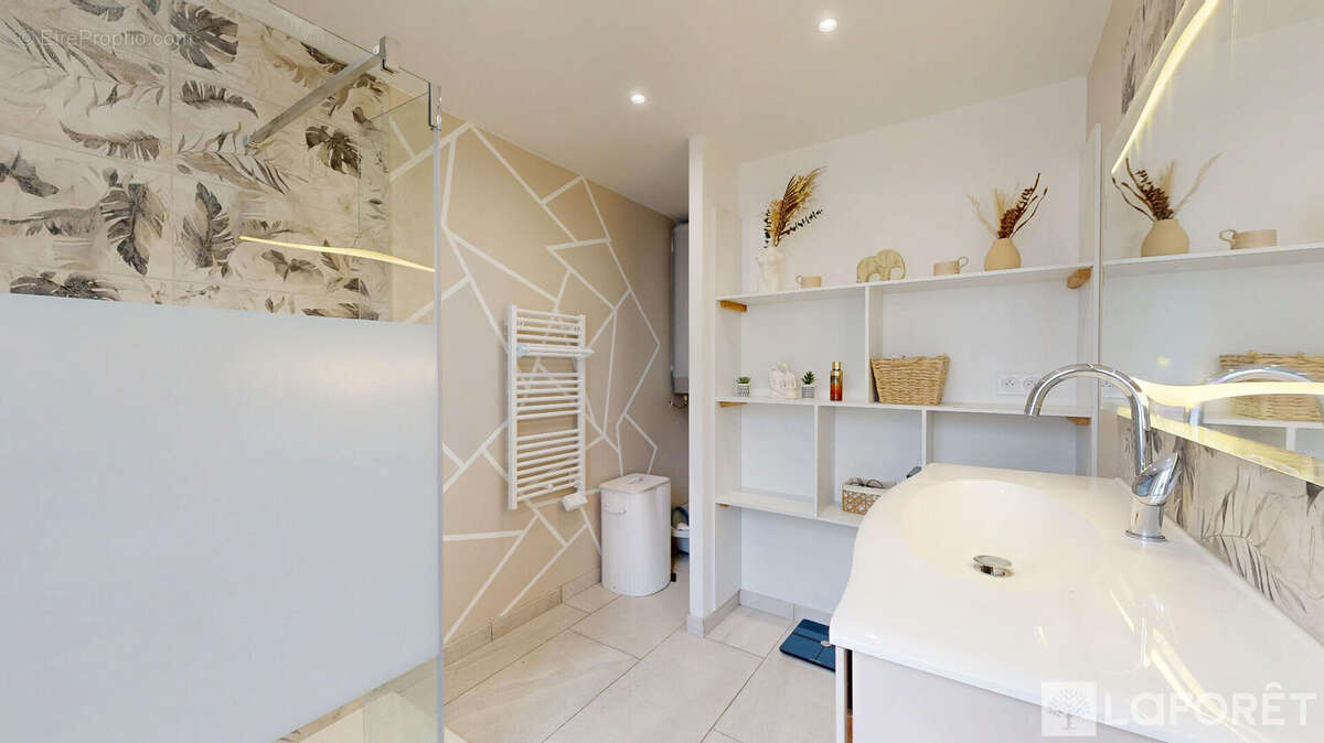 Maison à THIEL-SUR-ACOLIN