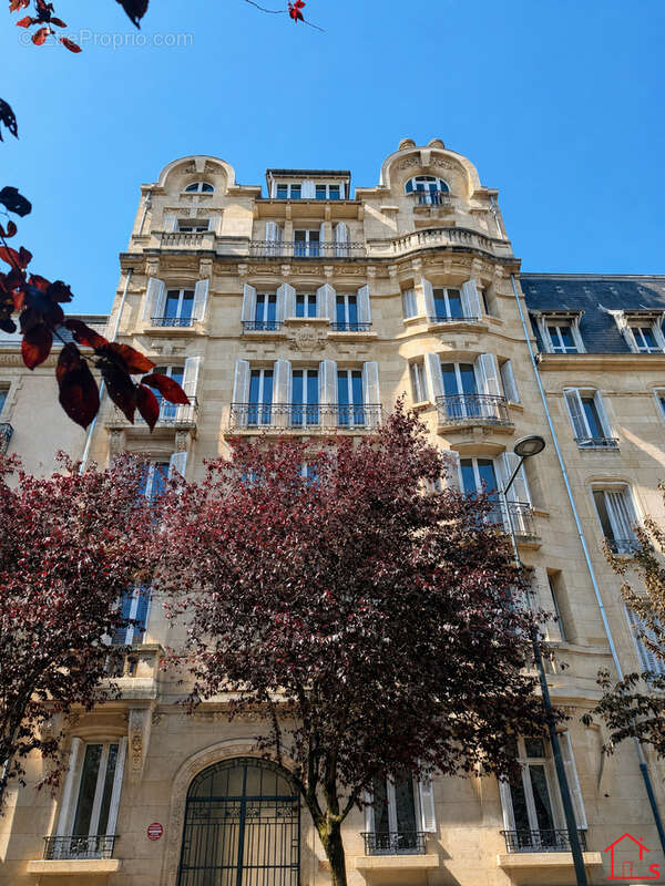 Avenue anatole france vaste appartement de caractere - photo 17