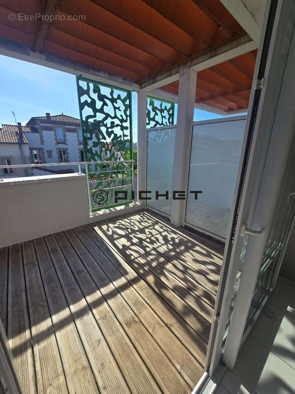 LA ROCHELLE QUARTIER LA GENETTE Appartement La Rochelle 2 pièces 43.68 m2, terrasse et box fermé. - photo 3