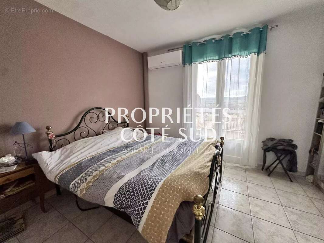 Maison à LAUDUN-L'ARDOISE