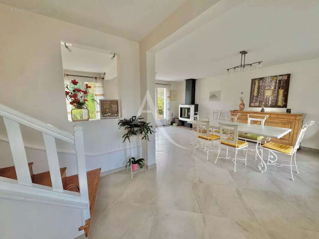 Maison à CHEVRY-COSSIGNY