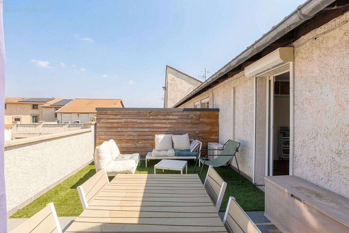 Appartement Pusignan 3 pièce(s) 62 m2 - photo 9