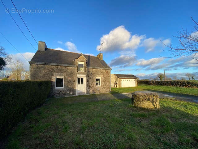 Maison à REGUINY