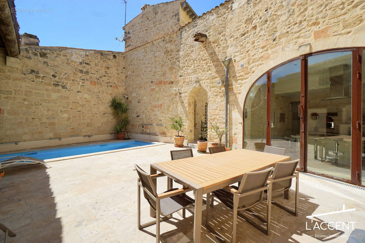 Maison à SAINT-GILLES