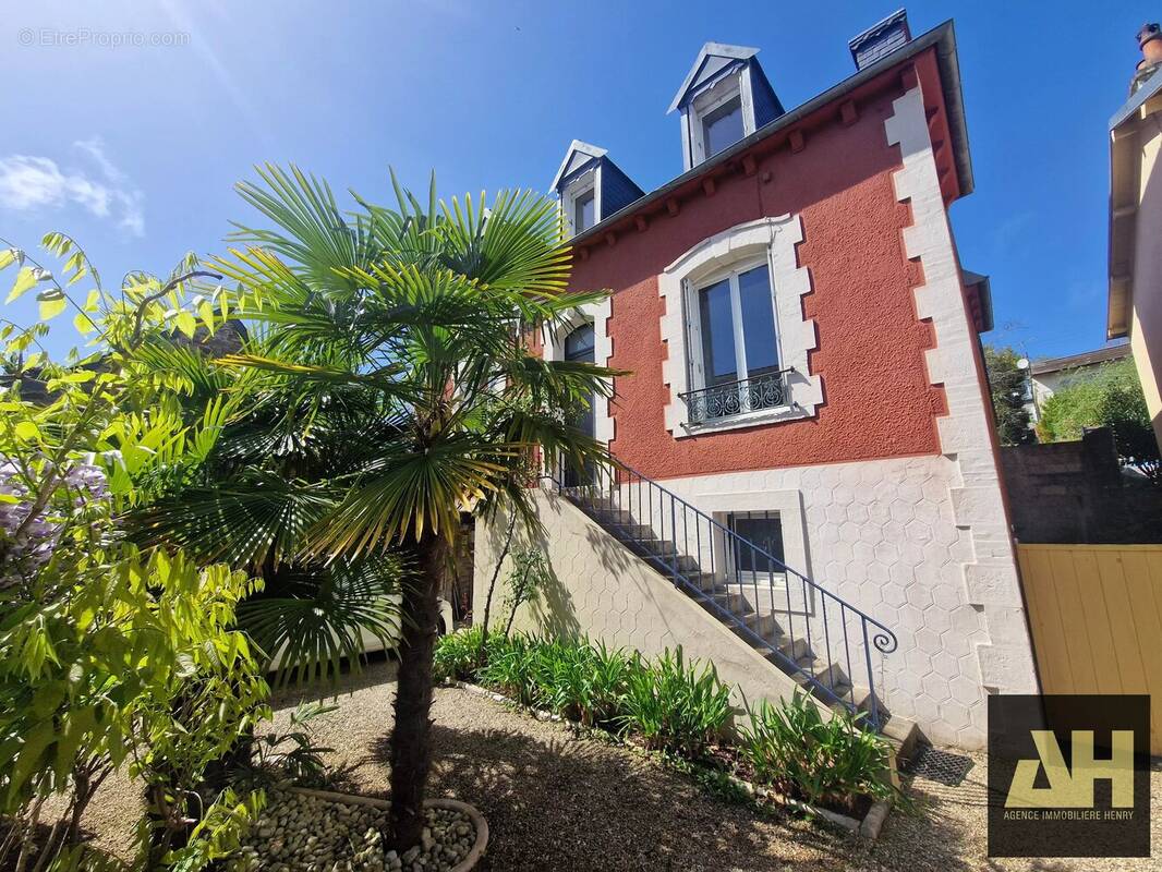 Maison à LE RELECQ-KERHUON