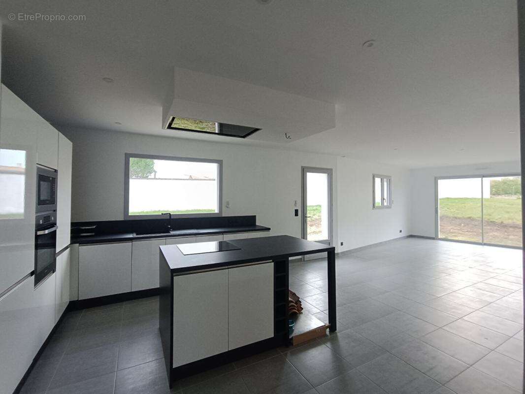 Maison à MESCHERS-SUR-GIRONDE