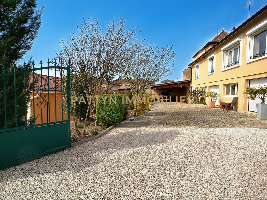 Maison à MONTMERLE-SUR-SAONE