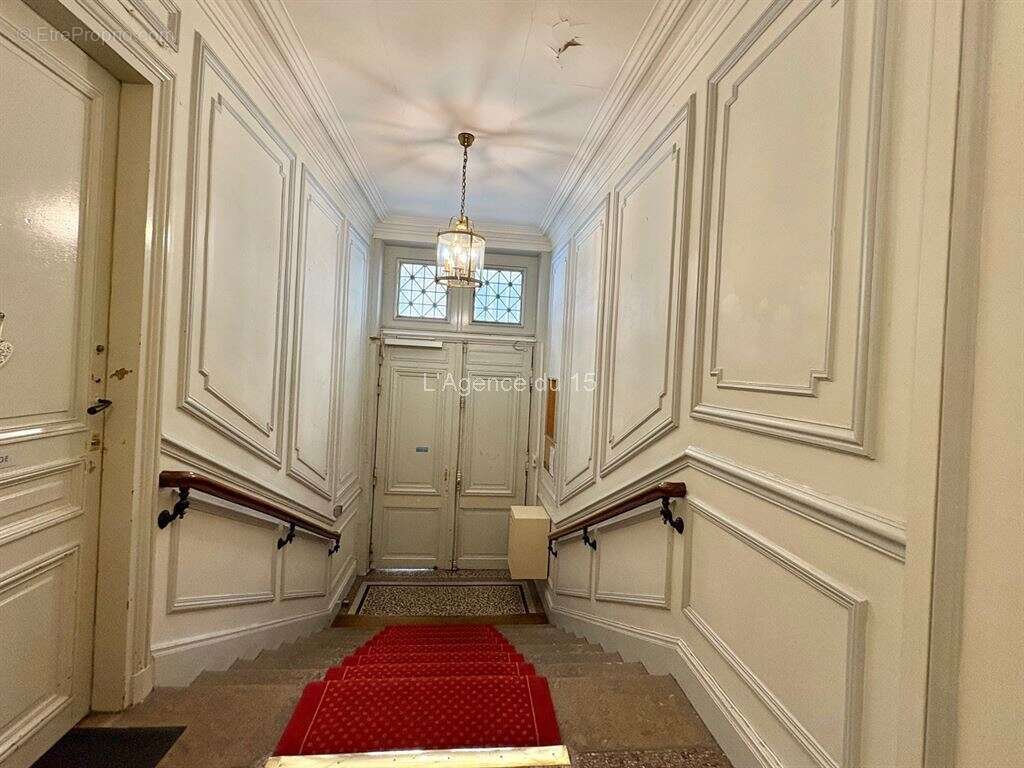 Mairie du 15ème / appartement haussmannien / 3 chambres + studette vendue louee / cave - photo 8