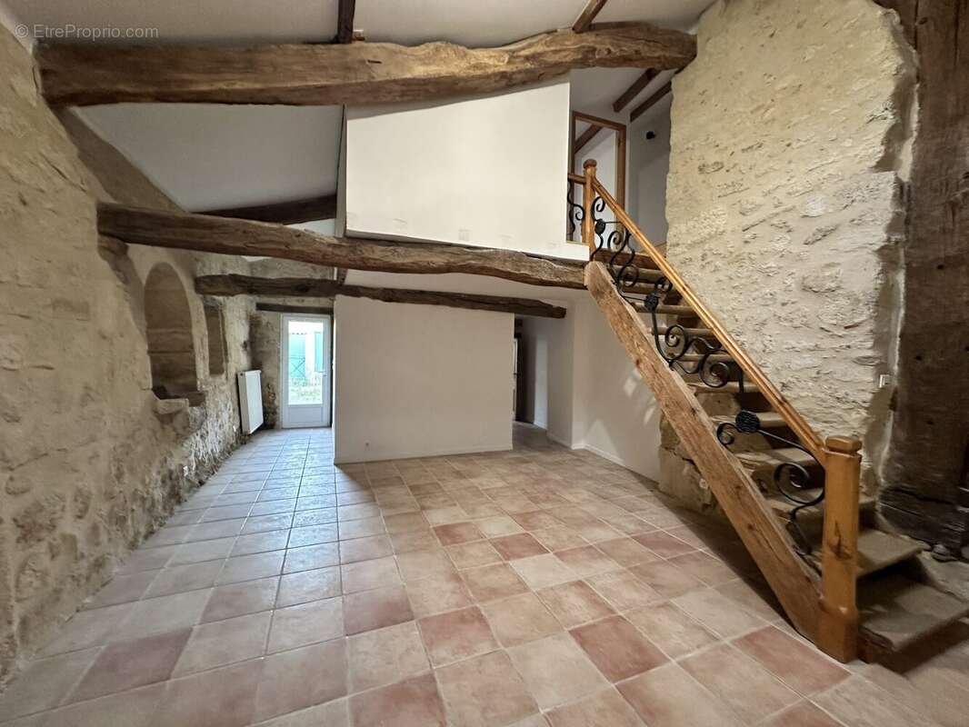 Maison à LES ARTIGUES-DE-LUSSAC
