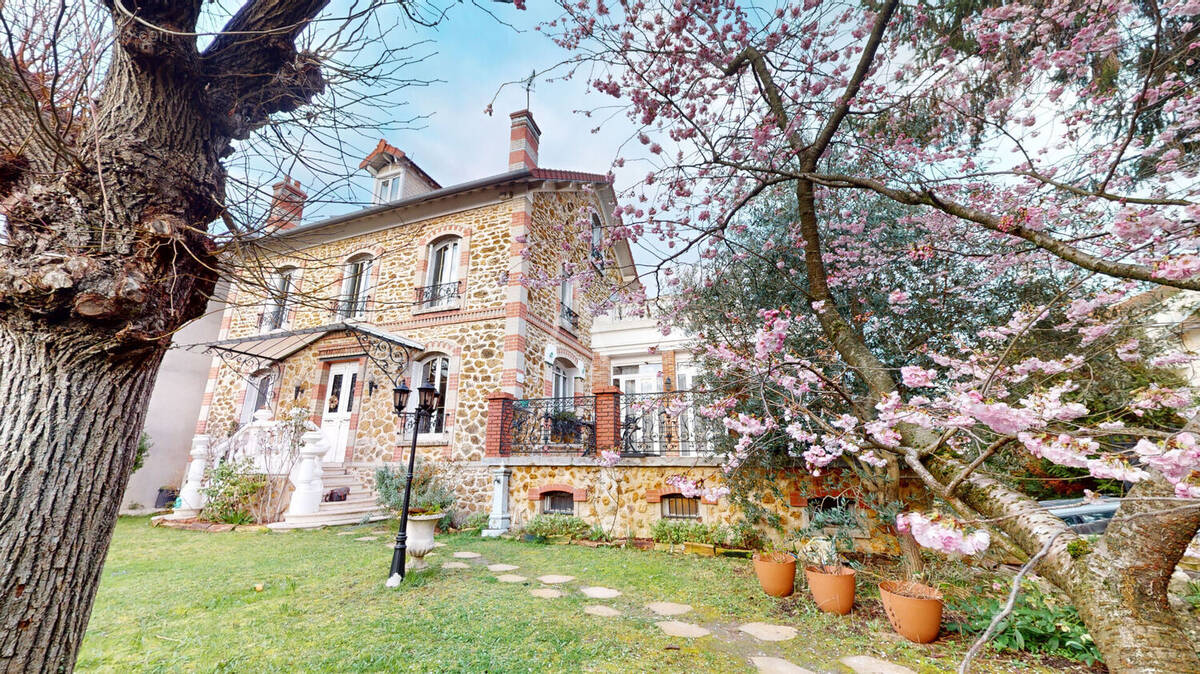 Maison à LES PAVILLONS-SOUS-BOIS