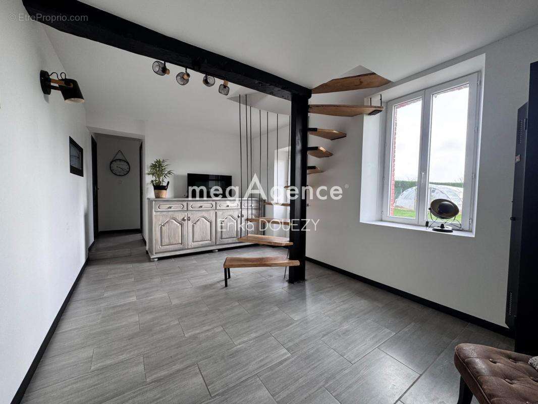 Longère en campagne 5 chambres, étang, piscine, dépendances - photo 13