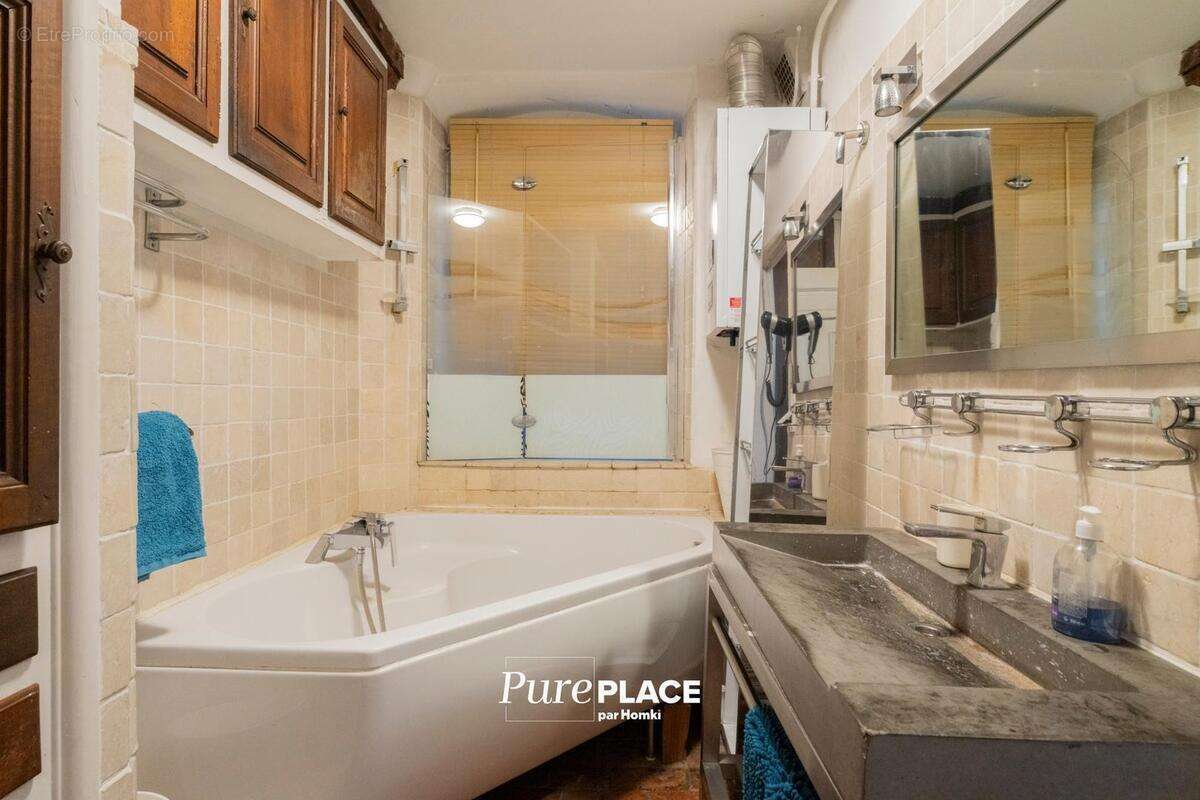 Appartement à MARSEILLE-1E