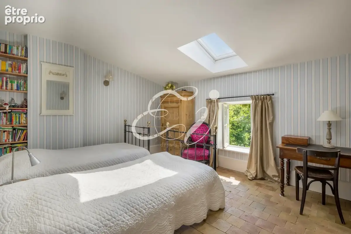 Vente ecully 69130 maison ancienne 11 pieces beaucoup de charme calme belles prestations - photo 10