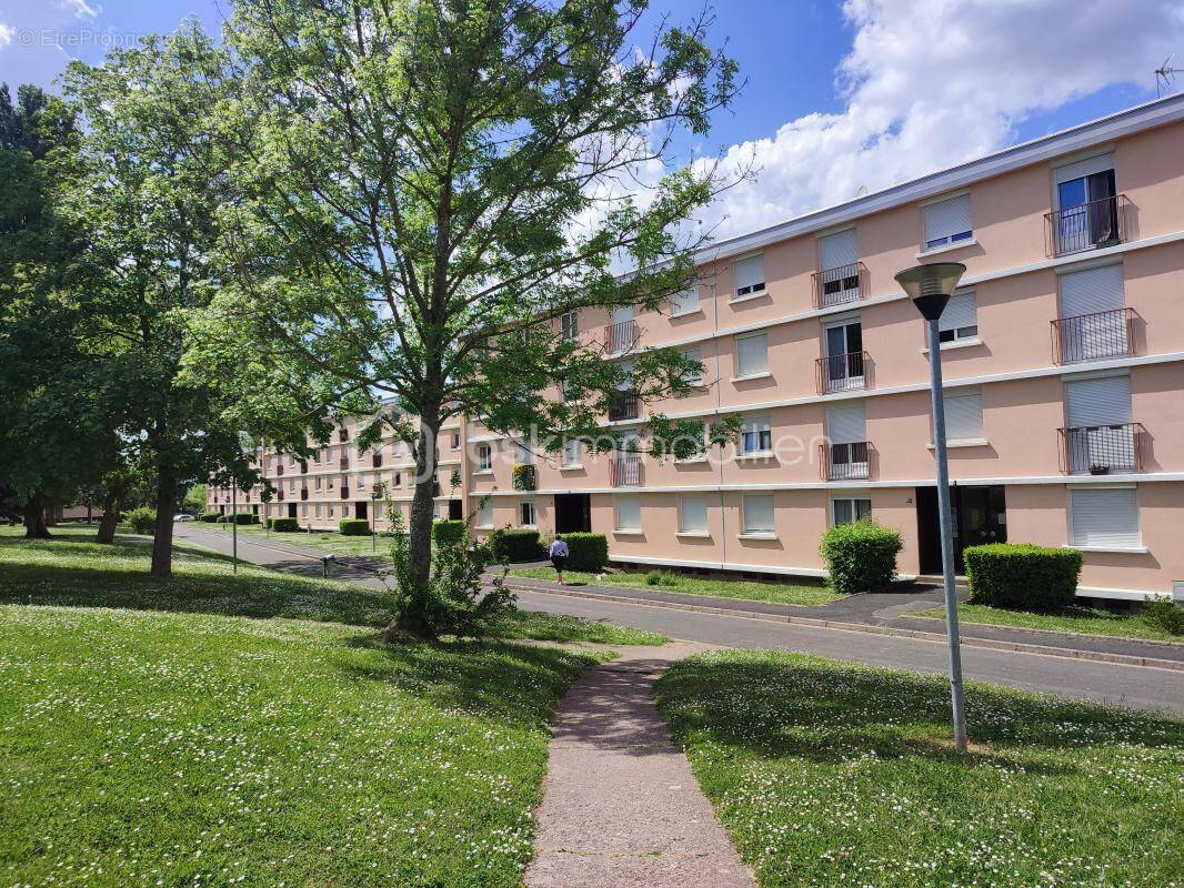 Appartement à SAINTE-GENEVIEVE-DES-BOIS