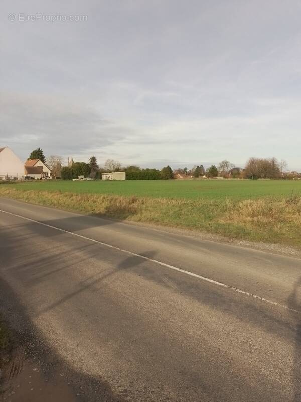Terrain à CREPY-EN-VALOIS