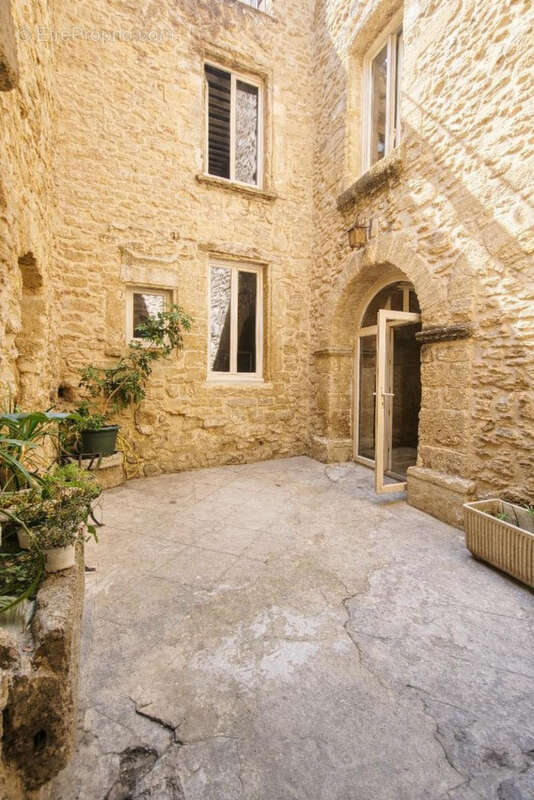 Maison à COURTHEZON