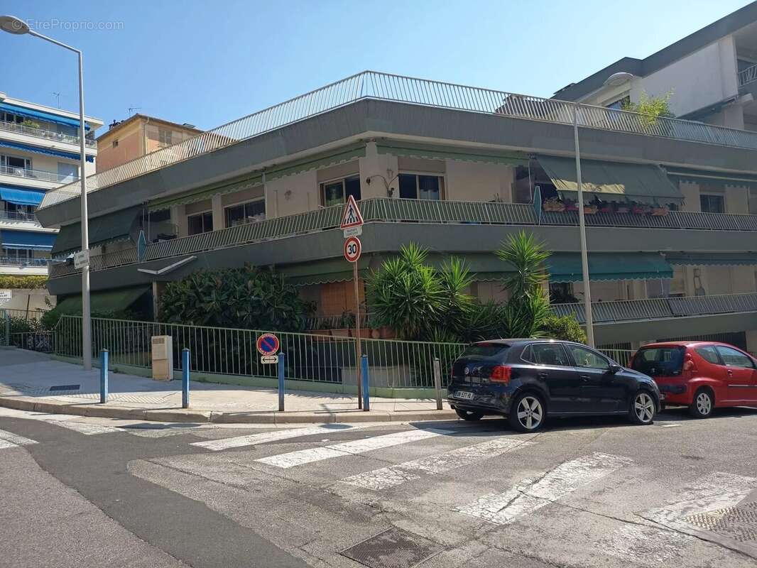 F2/3 ds residence piscine , la libération - photo 2