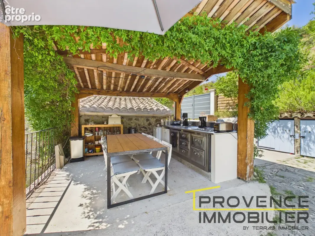 Maison en pierre avec piscine sur plus de 6 000 m2 de terrain avec piscine - Ardèche - photo 12