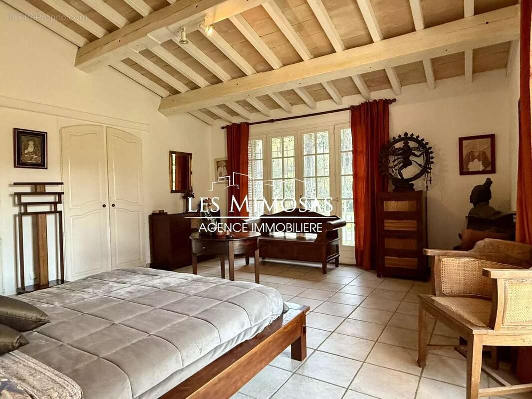 Maison à ROQUEBRUNE-SUR-ARGENS